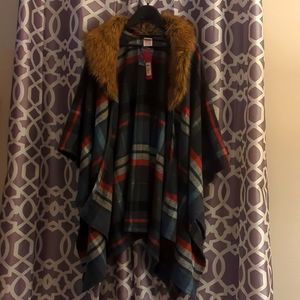 Merona L/XL Plaid Fau Fur Neckline Wrap